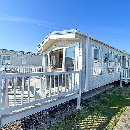 Beautiful Caravan With Decking Wifi At St Osyth Beach Holiday Park Ref 28077Dw Clacton-on-Sea Eksteriør billede