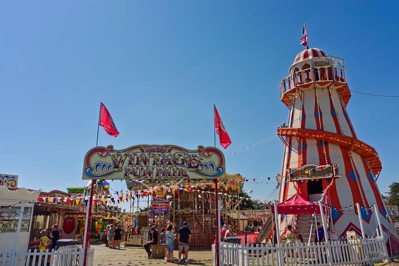 Beautiful Caravan With Decking Wifi At St Osyth Beach Holiday Park Ref 28077Dw Clacton-on-Sea Eksteriør billede