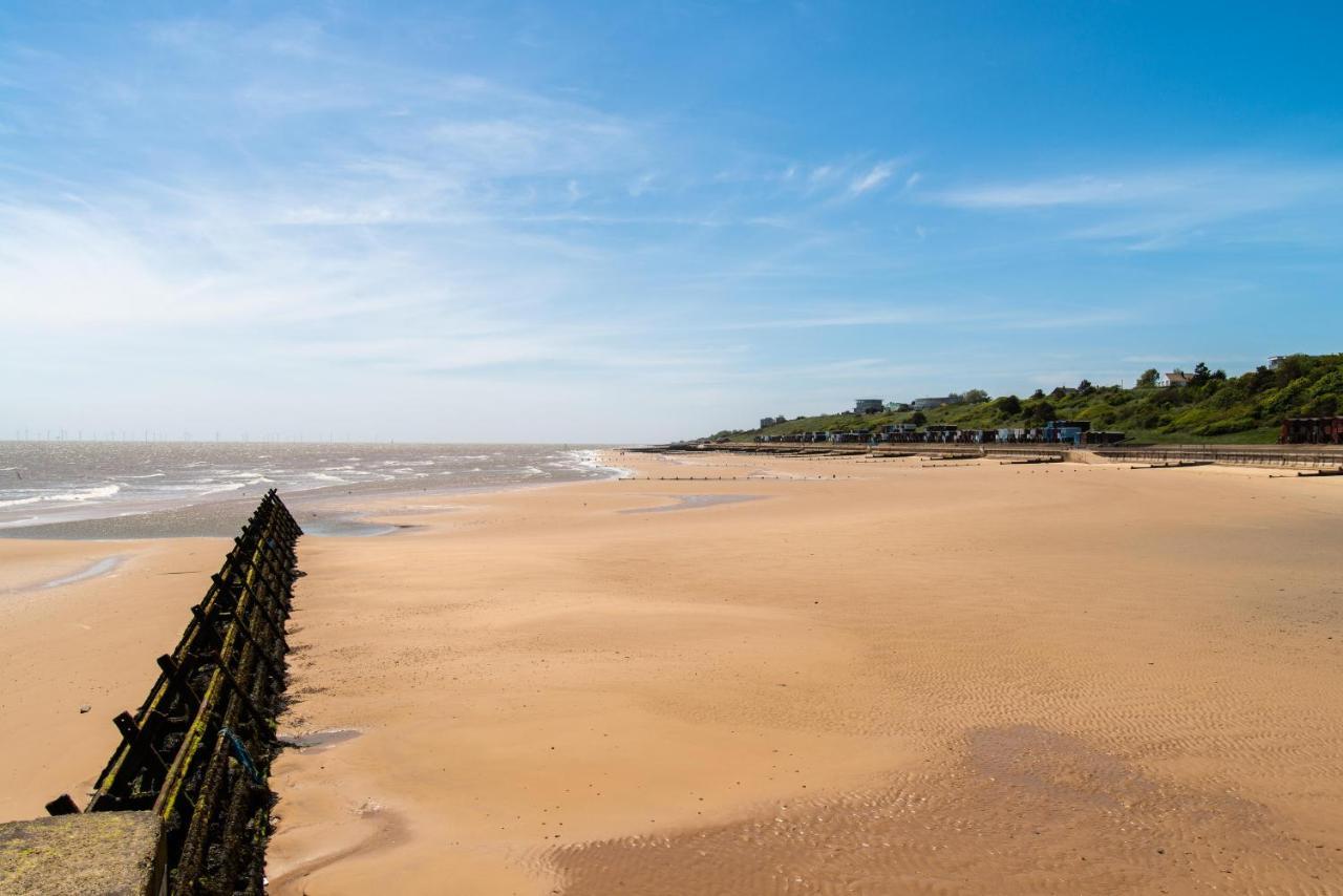 Beautiful Caravan With Decking Wifi At St Osyth Beach Holiday Park Ref 28077Dw Clacton-on-Sea Eksteriør billede