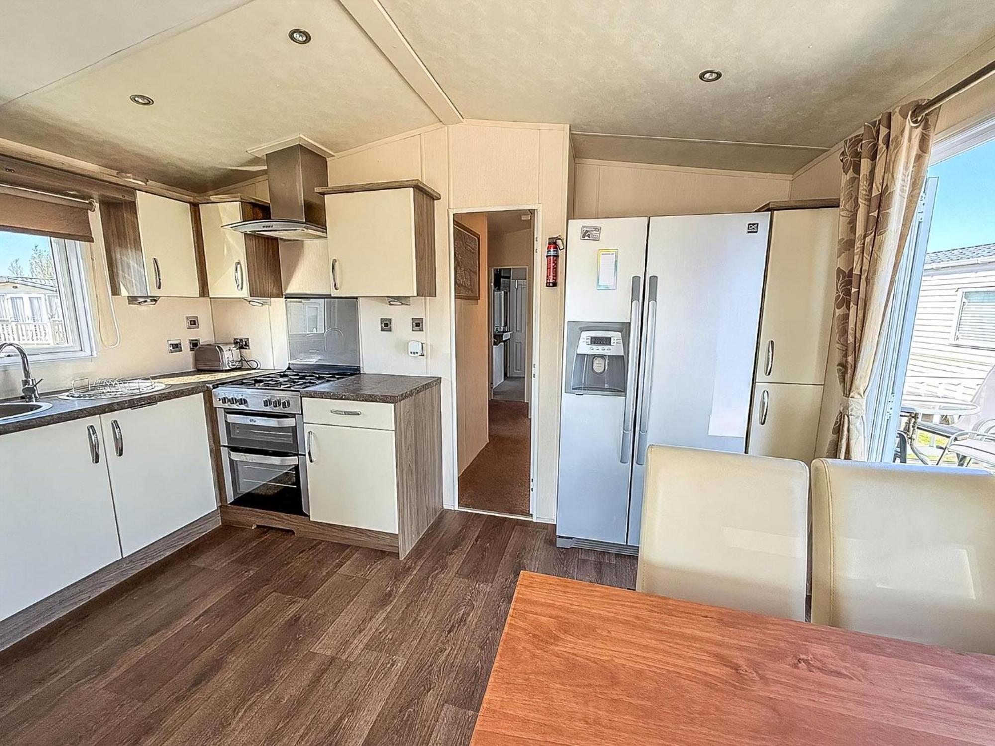 Beautiful Caravan With Decking Wifi At St Osyth Beach Holiday Park Ref 28077Dw Clacton-on-Sea Eksteriør billede