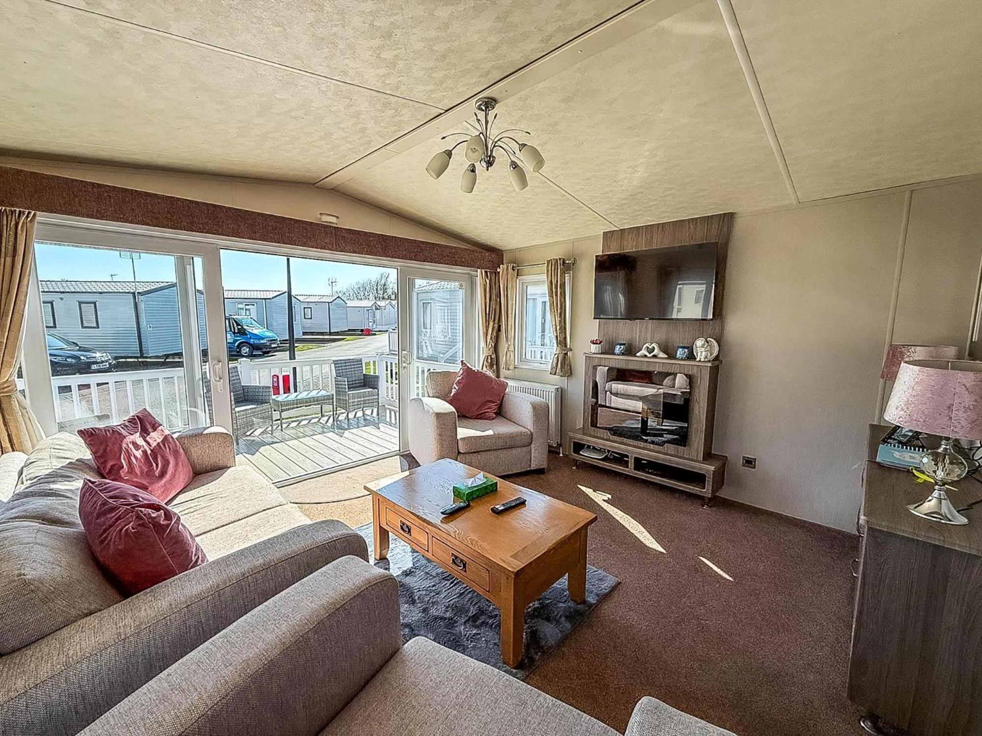 Beautiful Caravan With Decking Wifi At St Osyth Beach Holiday Park Ref 28077Dw Clacton-on-Sea Eksteriør billede